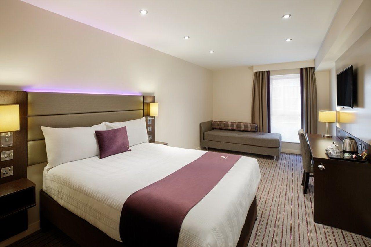 Premier Inn Newbury Town Centre Exteriér fotografie