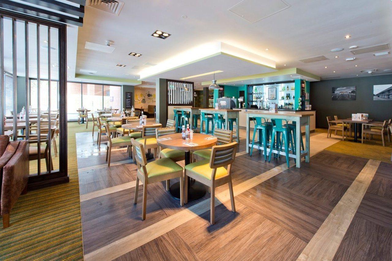 Premier Inn Newbury Town Centre Exteriér fotografie