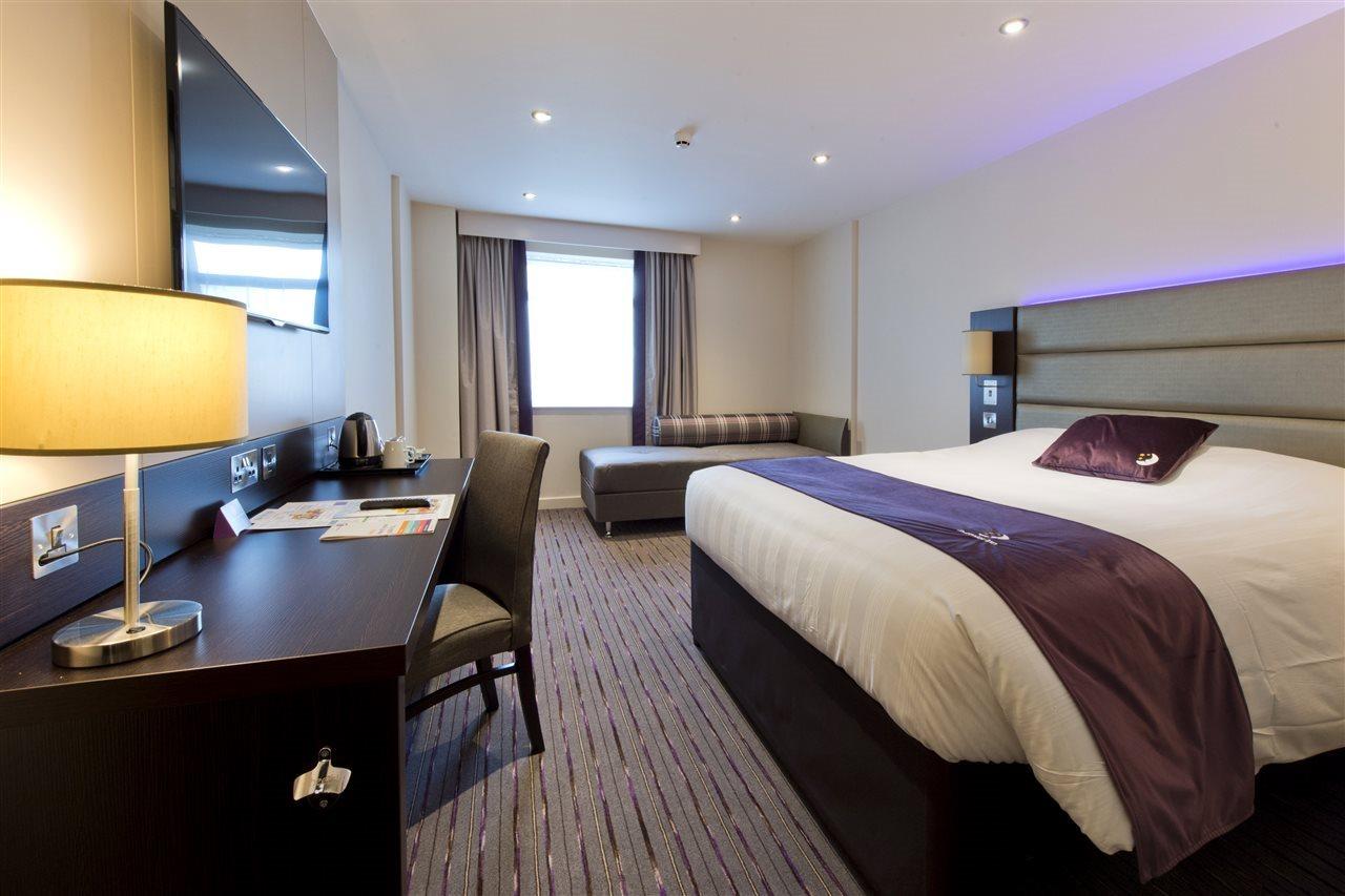 Premier Inn Newbury Town Centre Exteriér fotografie